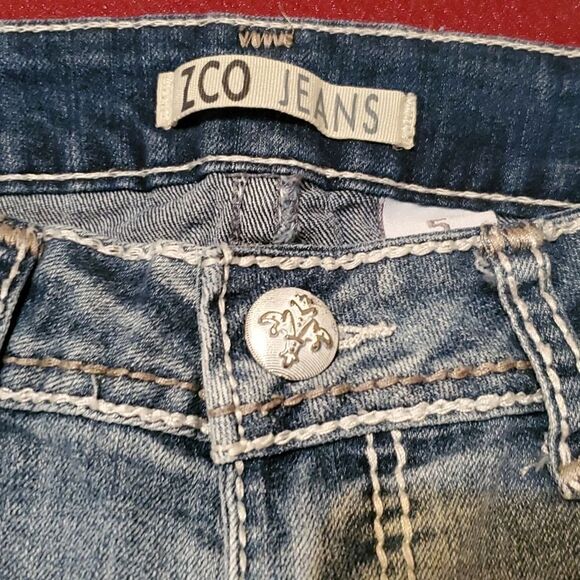 Zco Women's Embroidered Bermuda Jean Shorts Size 5 - Picture 3 of 9